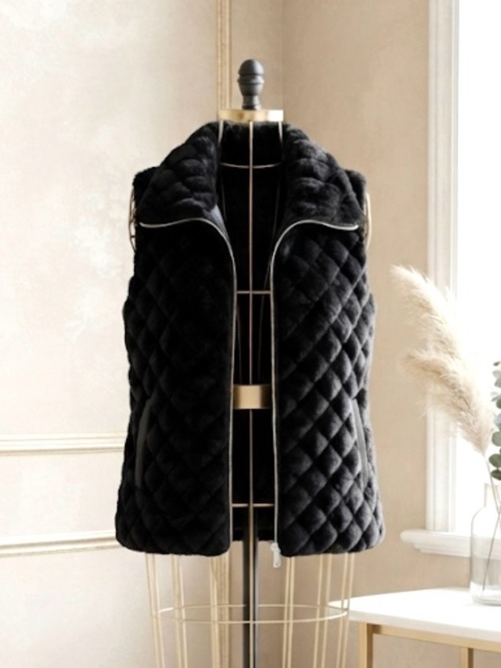 FAIR HAVEN Black Quilted Faux Fur Vest w/Pockets and Turn-Up Collar